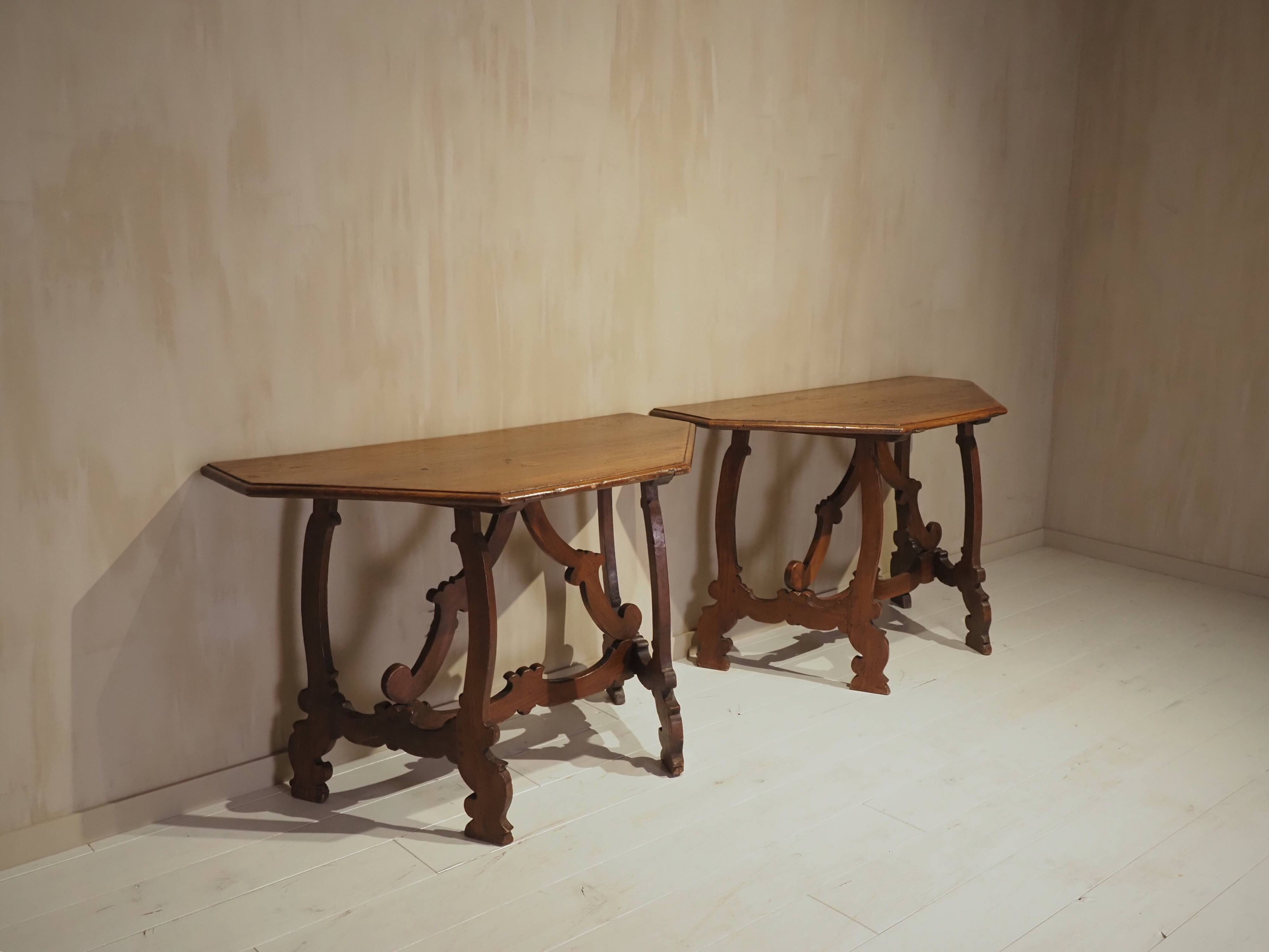Pair of Italian consoles from the 18th century.