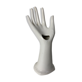 Hand vase in white earthenware