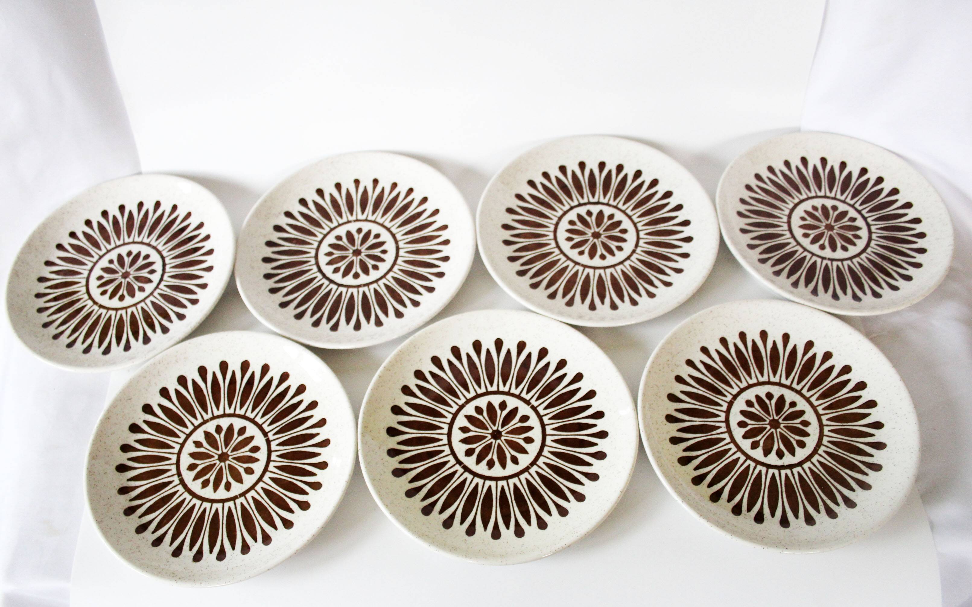 7 vintage ceramic plates, Biltons Staffordshire Ironstone 1970 England