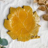 Plat vintage en faïence ocre Aegitna Vallauris 1950-1960
