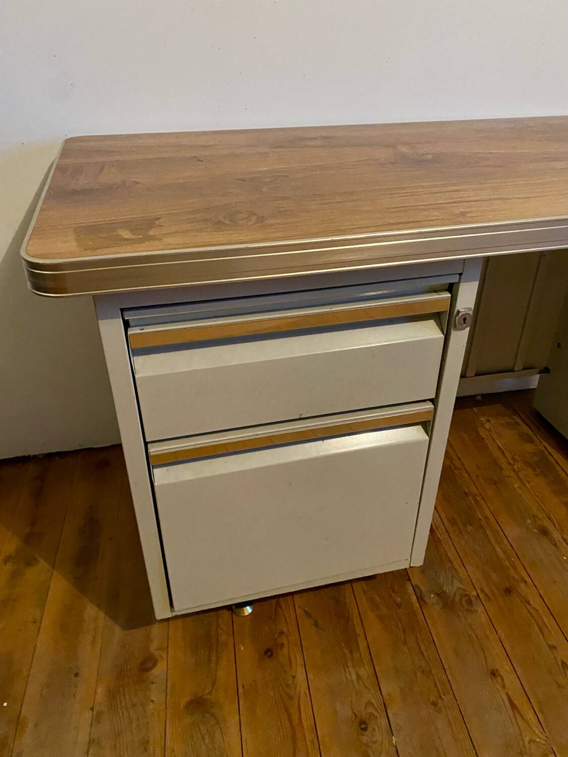 Bureau metallique Olivetti