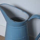 Cruche en métal émaillée