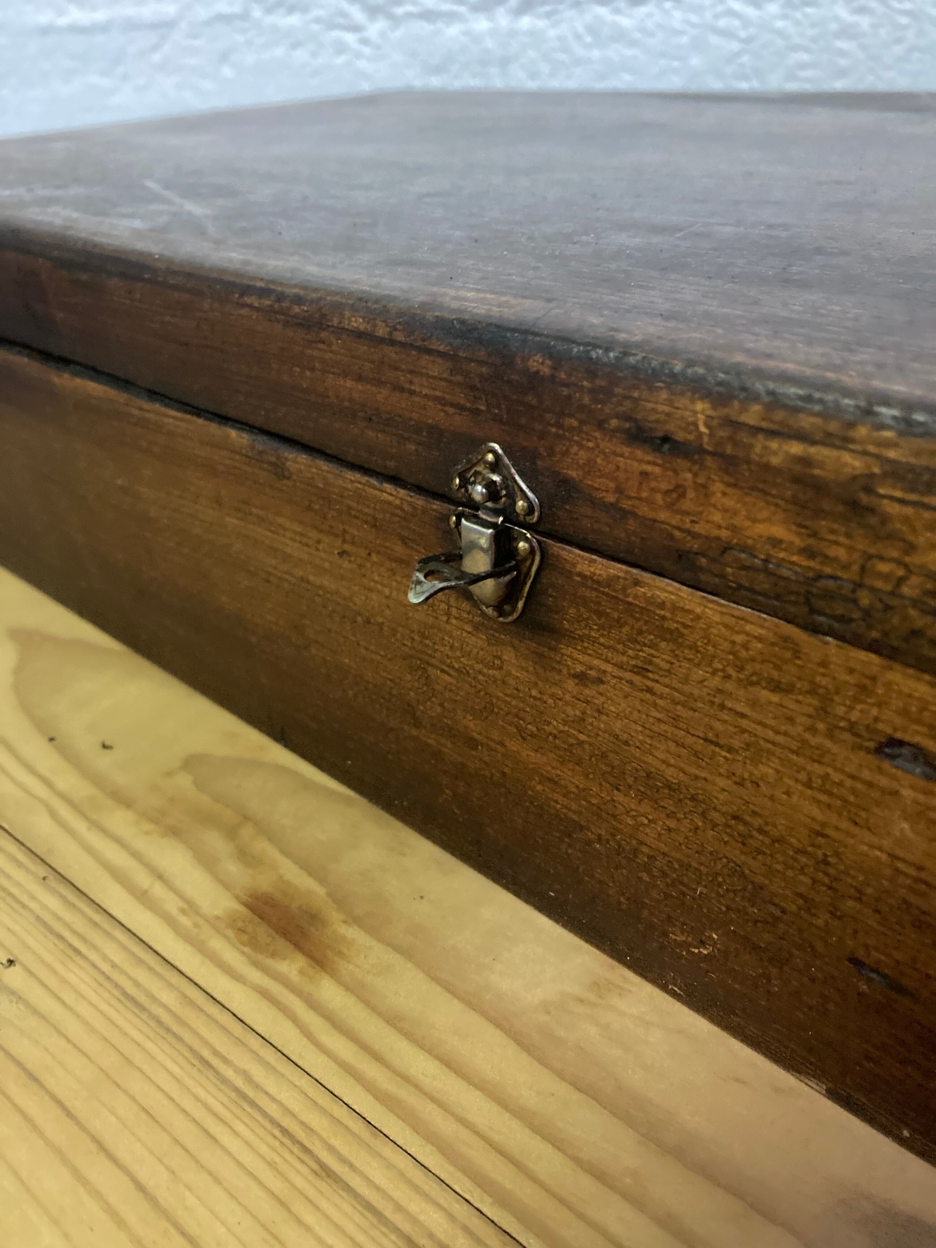 Fine wooden box 19 th