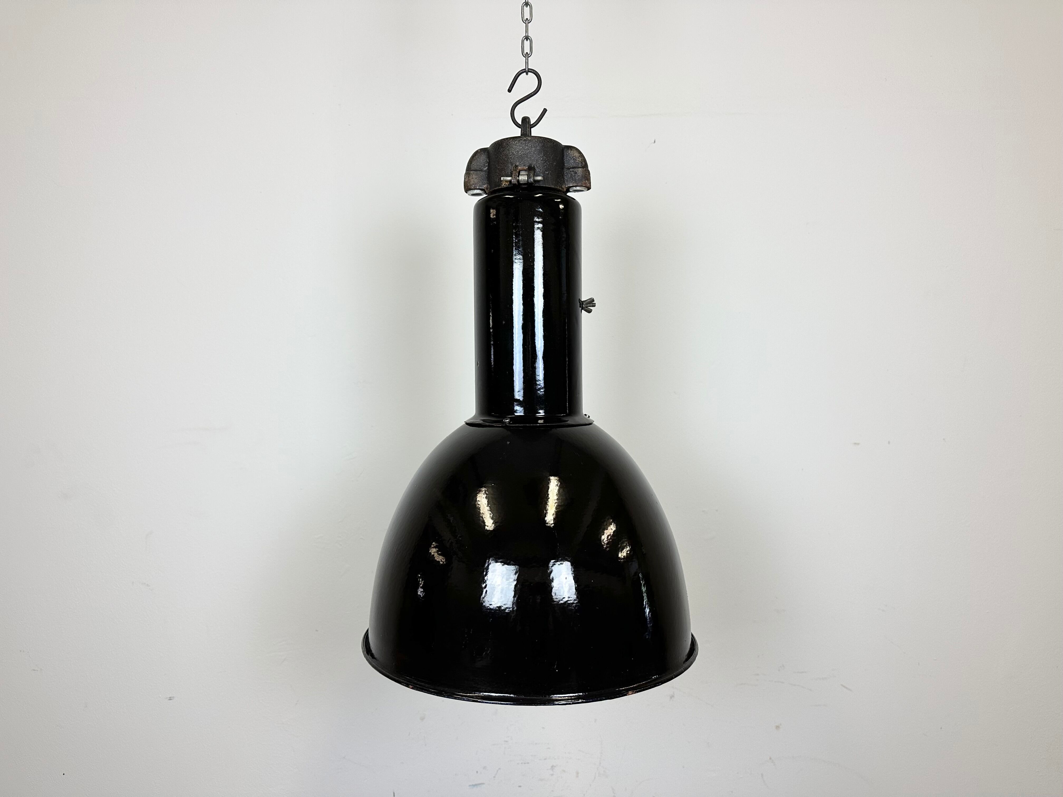 Set of 4 industrial bauhaus black enamel pendant lamps, 1960s