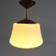 Suspension Bauhaus en verre opal et laiton