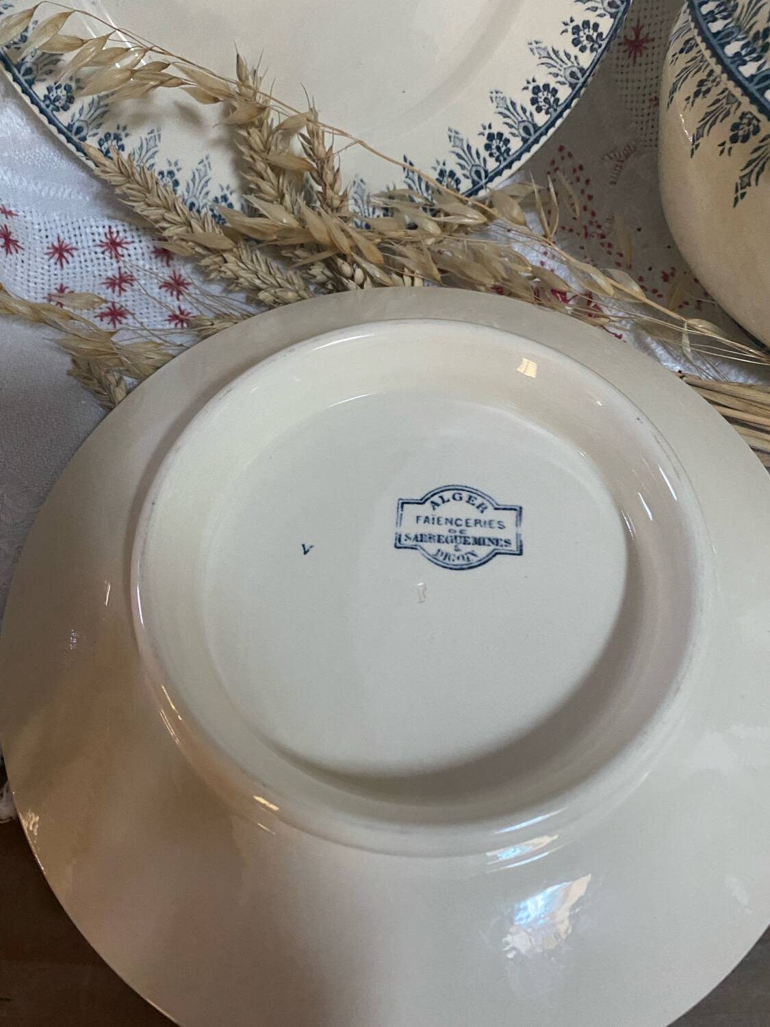 Sarreguemines and Digoin plate on pedestal