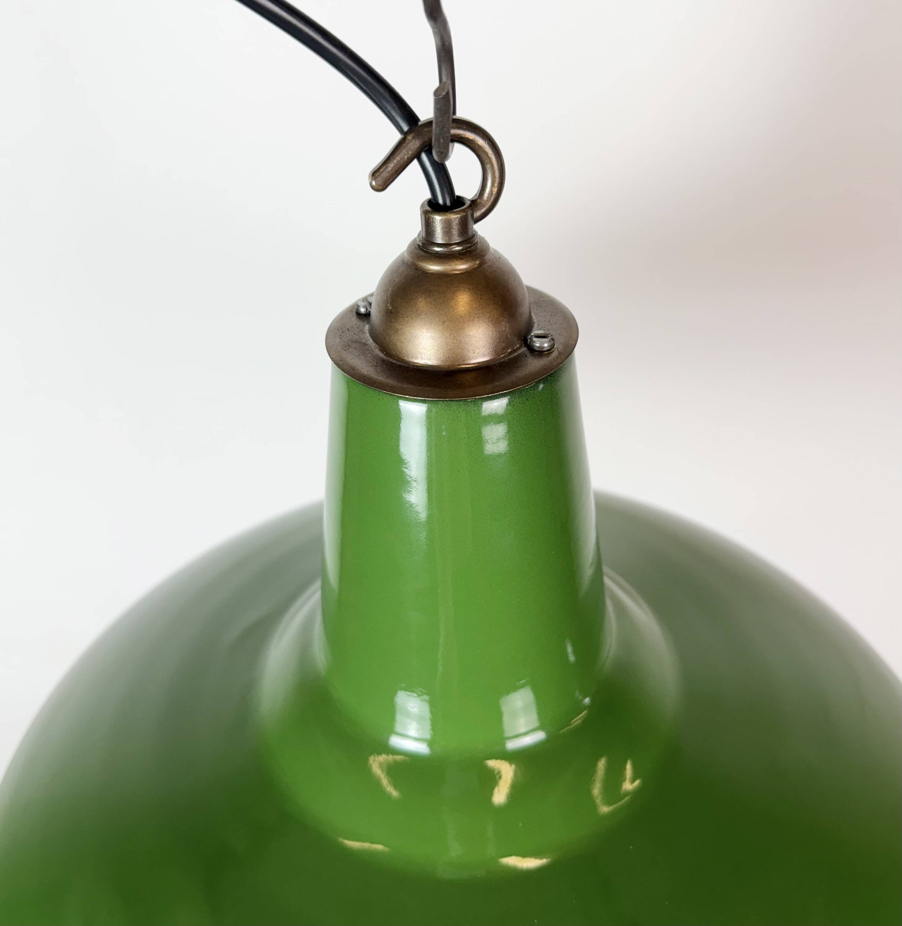 Lampe suspendue en émail vert industriel de Jackson Electrical Co., années 1960.