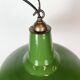 Lampe suspendue en émail vert industriel de Jackson Electrical Co., années 1960.