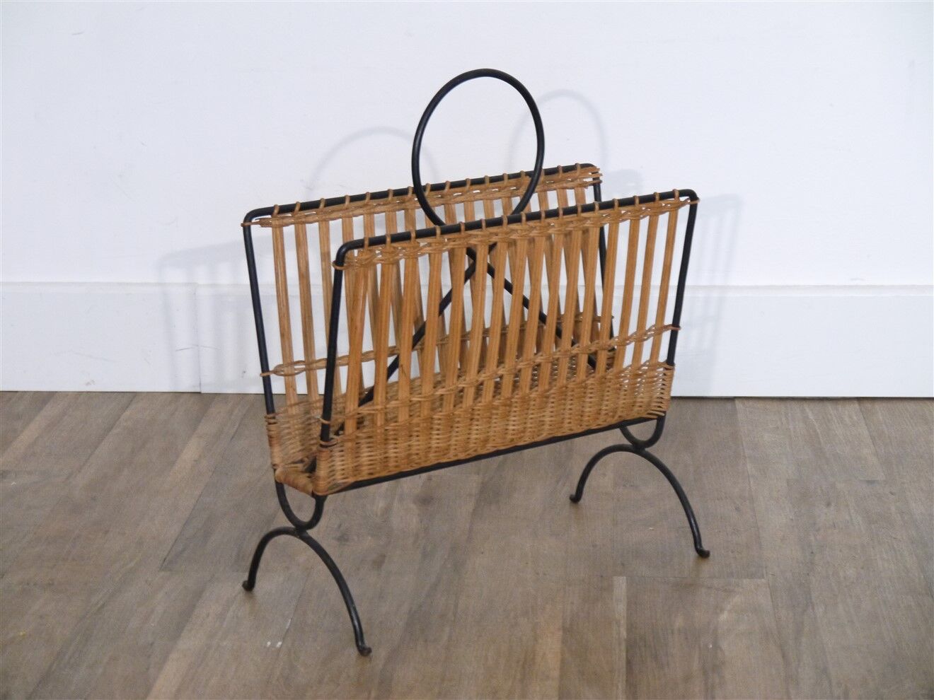 Magazine holder