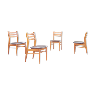 Quatre chaises scandinaves