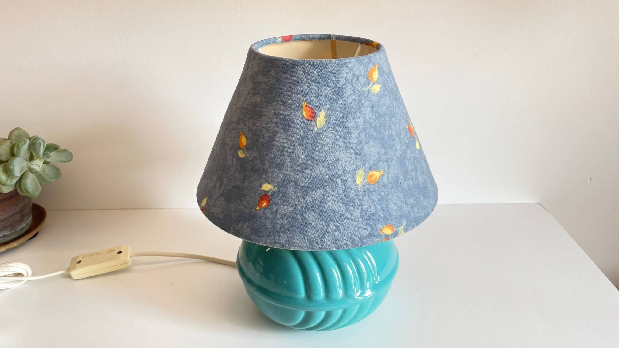 Lampe boule en céramique bleue vintage