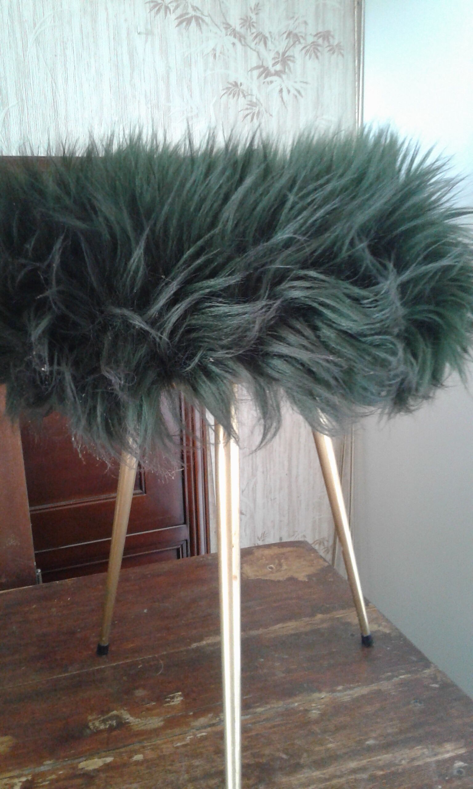 Tabouret moumoute tripode vintage