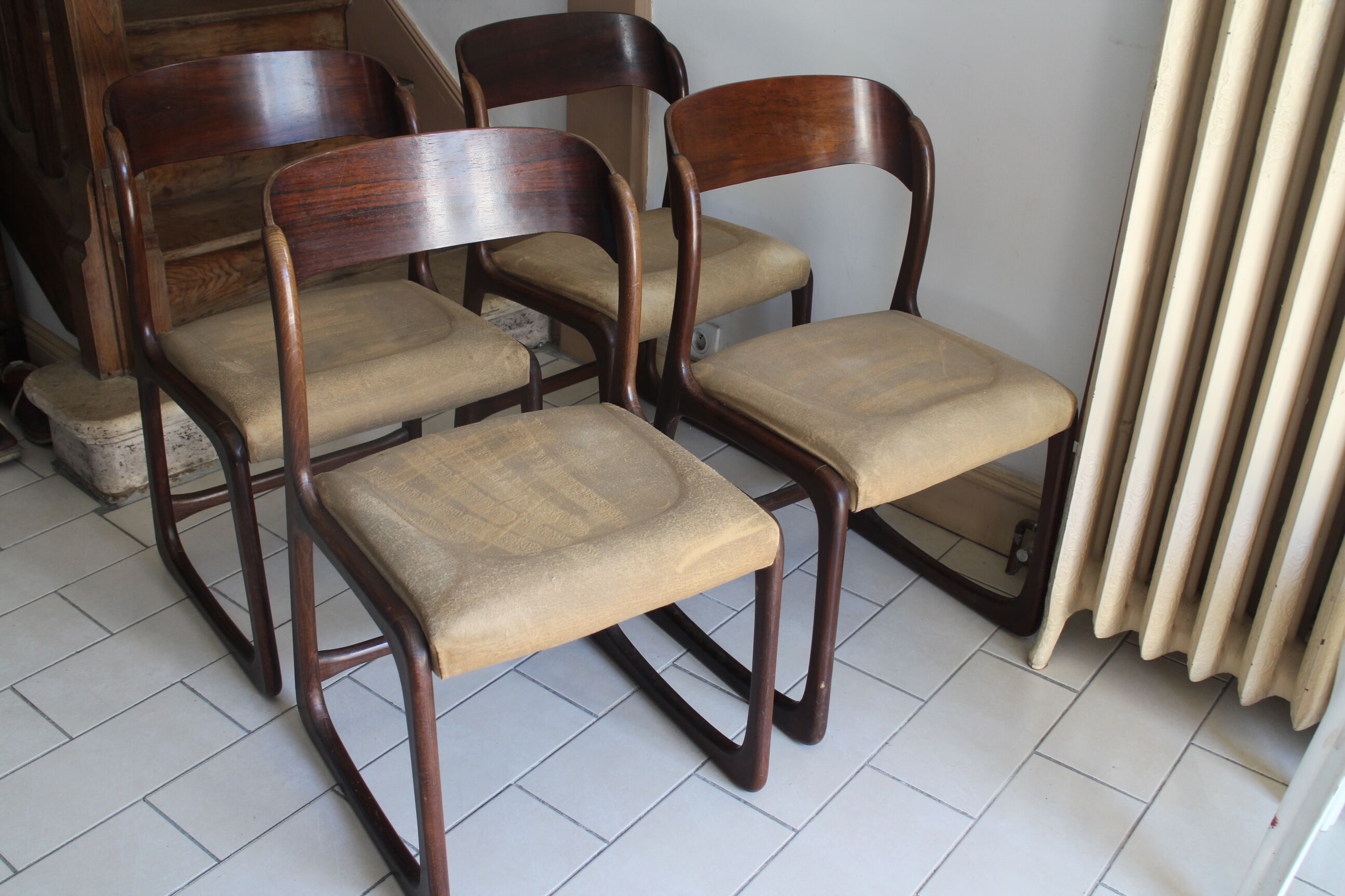 Série de 4 chaises traineau Baumann