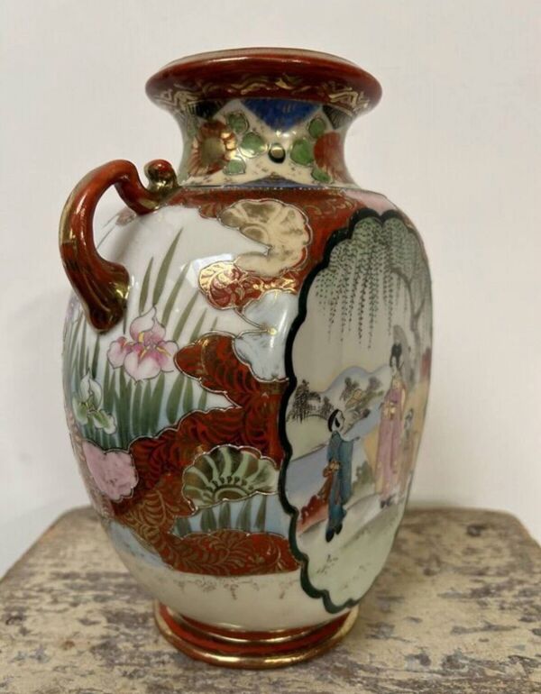 Vase japonais ancien amphore décor geisha émaillé rouge or signé