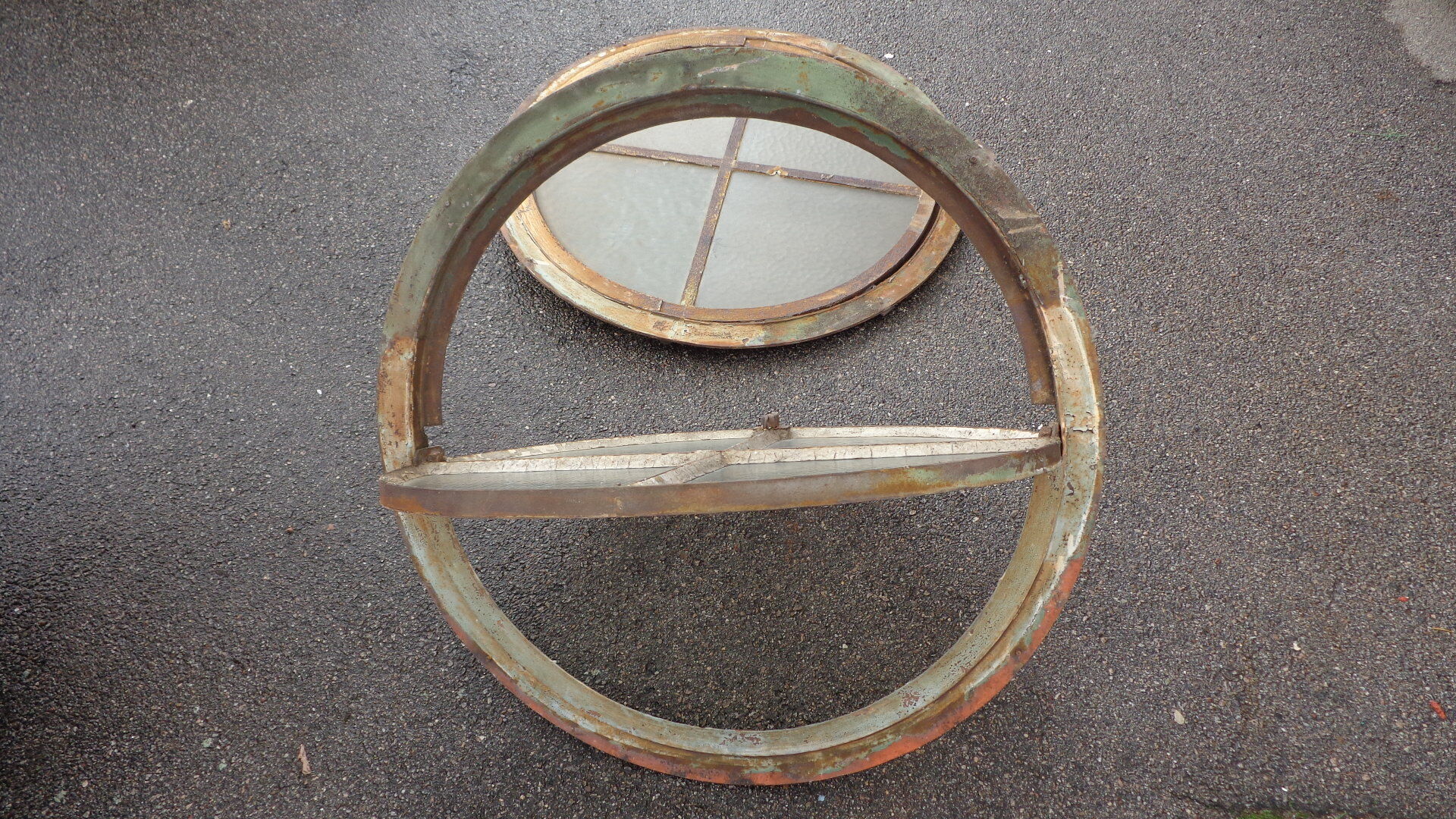 Pair of bull's-eye of factory