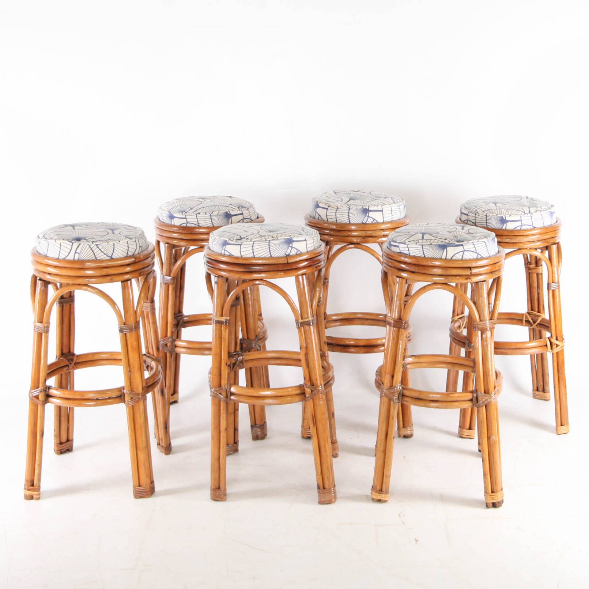 Set of 6 rattan stools
