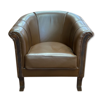 Modern leather club chair