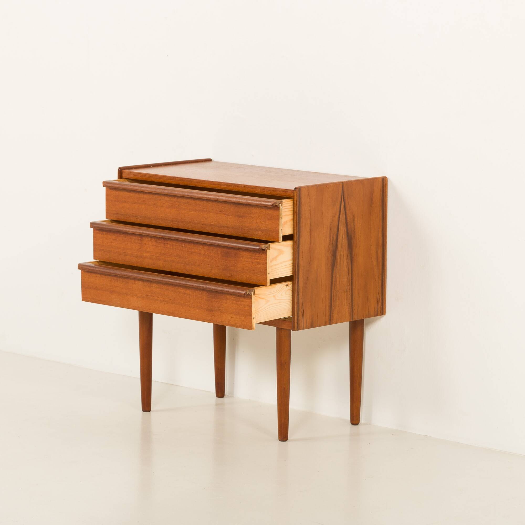 Small Danish chest of drawers in teak, 1960s