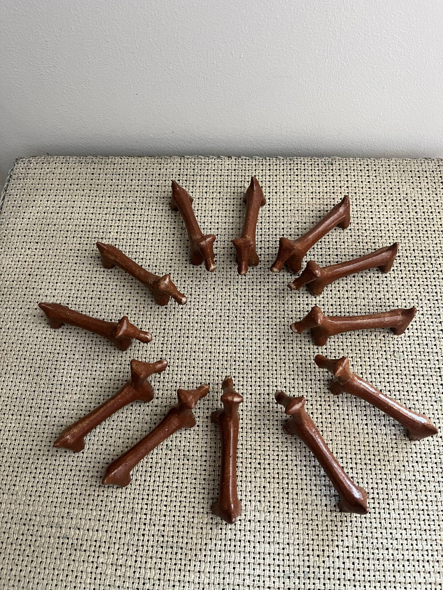 12  porte - couteaux teckel en grès