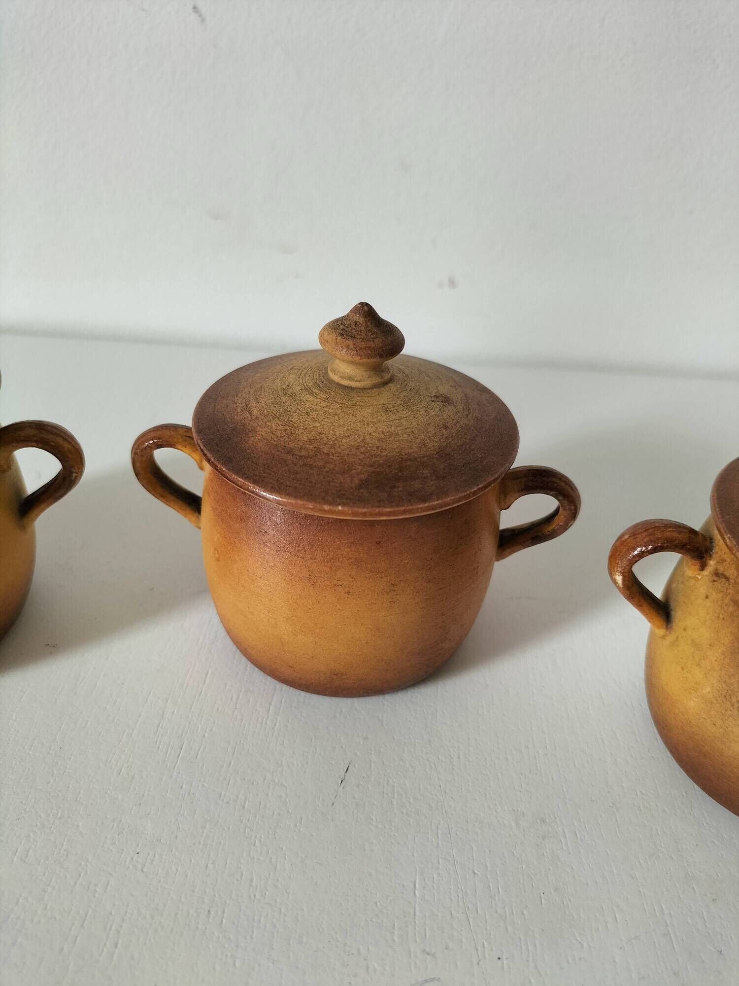 Set of three mini cocottes Pillivuyt in porcelain – 1930s-1940s