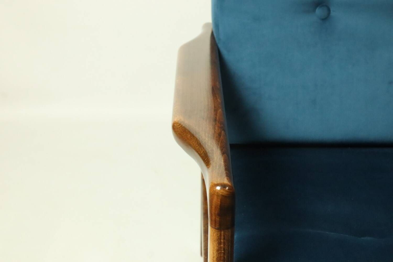 Fauteuil scandinave bleu marine velvet 1965  Z. Baczyk design chaise de salon