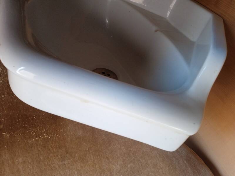 Corner sink Ceramic enamelled corner washbasin 1950 / Standard