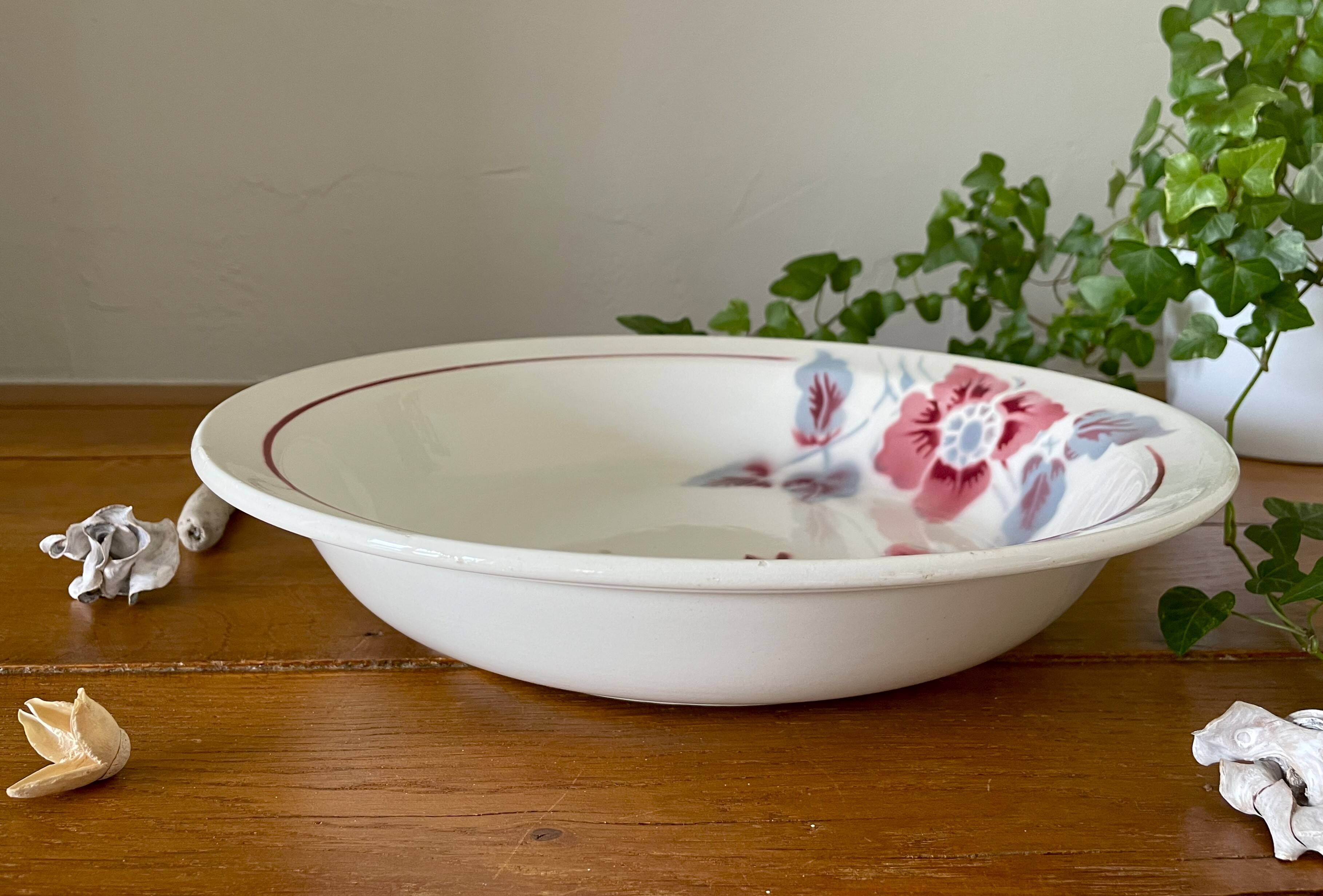 Antique earthenware salad bowl from sarreguemines.