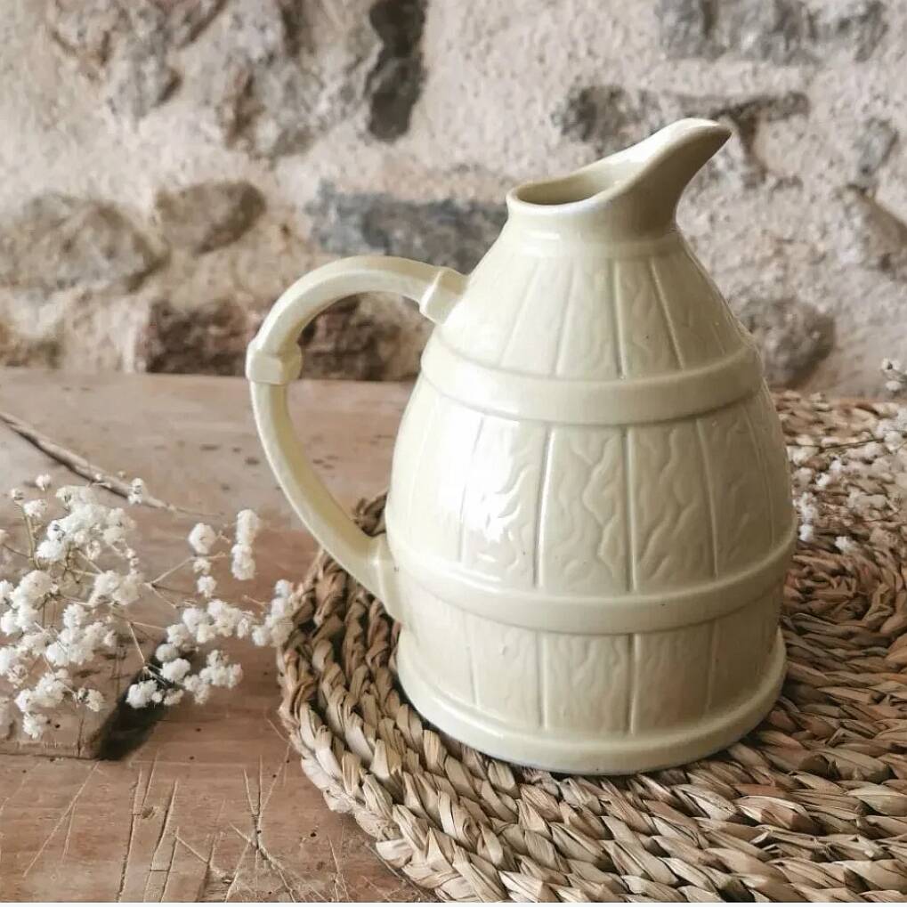 Pichet Tonneau Vintage, Barbotine blanc cassé