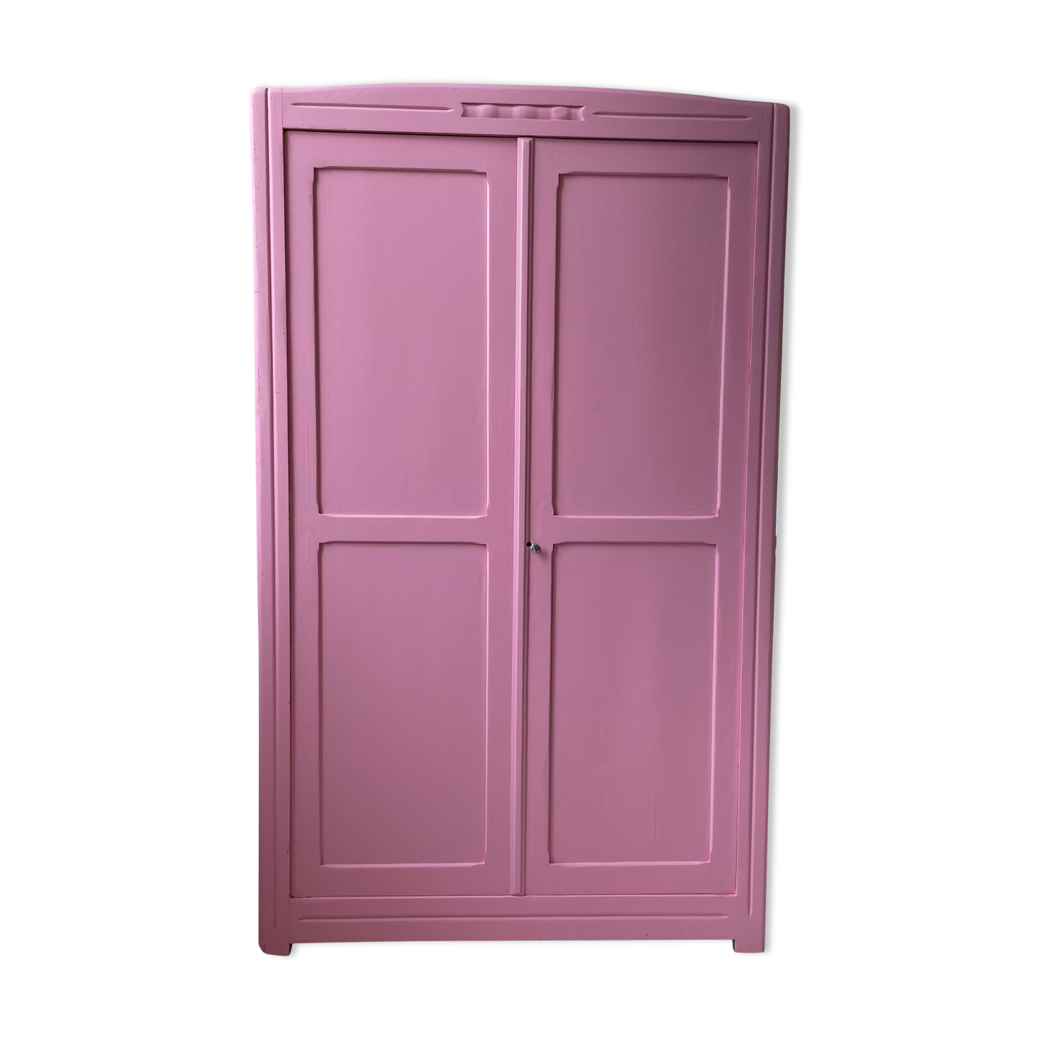 Pink knitted cabinet
