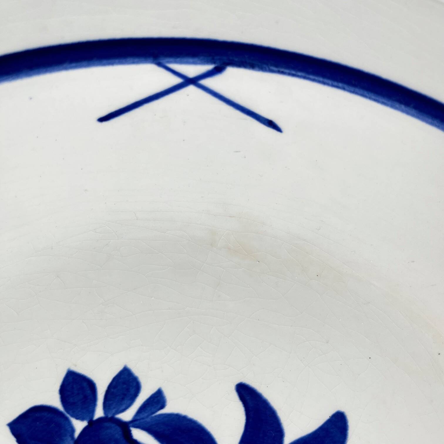 Porcelain salad bowl "Fontainebleau" from Gien, early 20th century