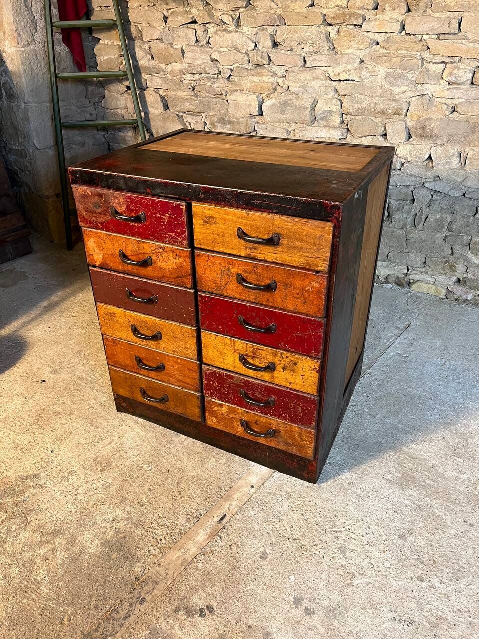 Workshop furniture with drawers