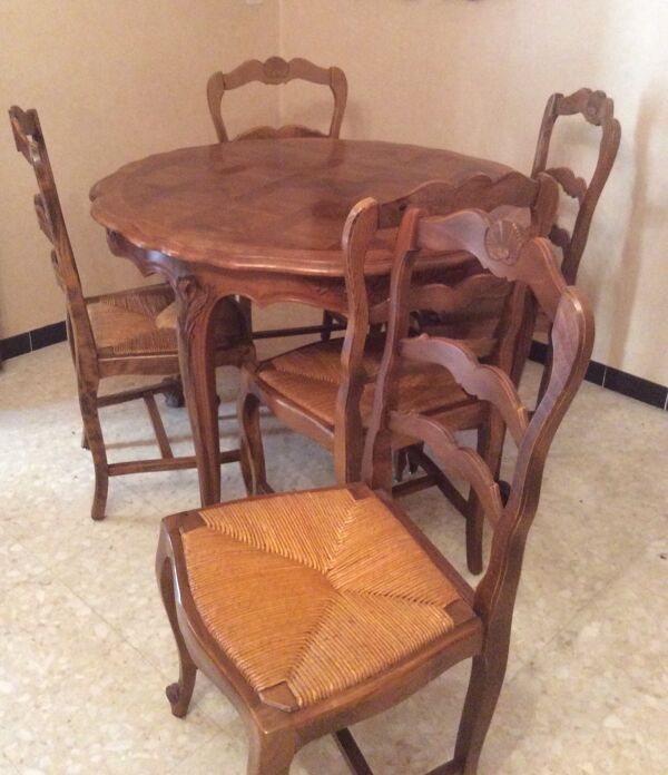 Table de salle à manger avec ses 6 chaises paillées