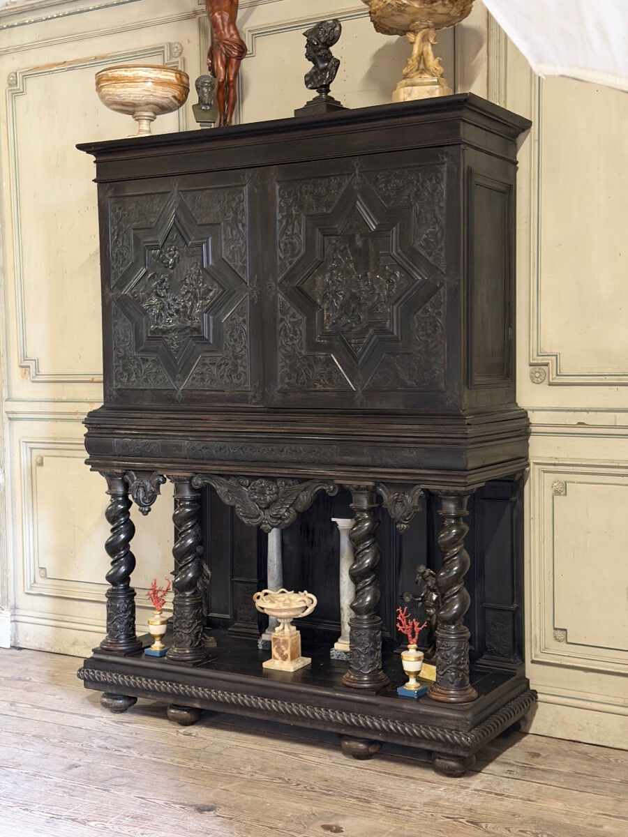 Large Louis XIII cabinet in ebony veneer, 17th century