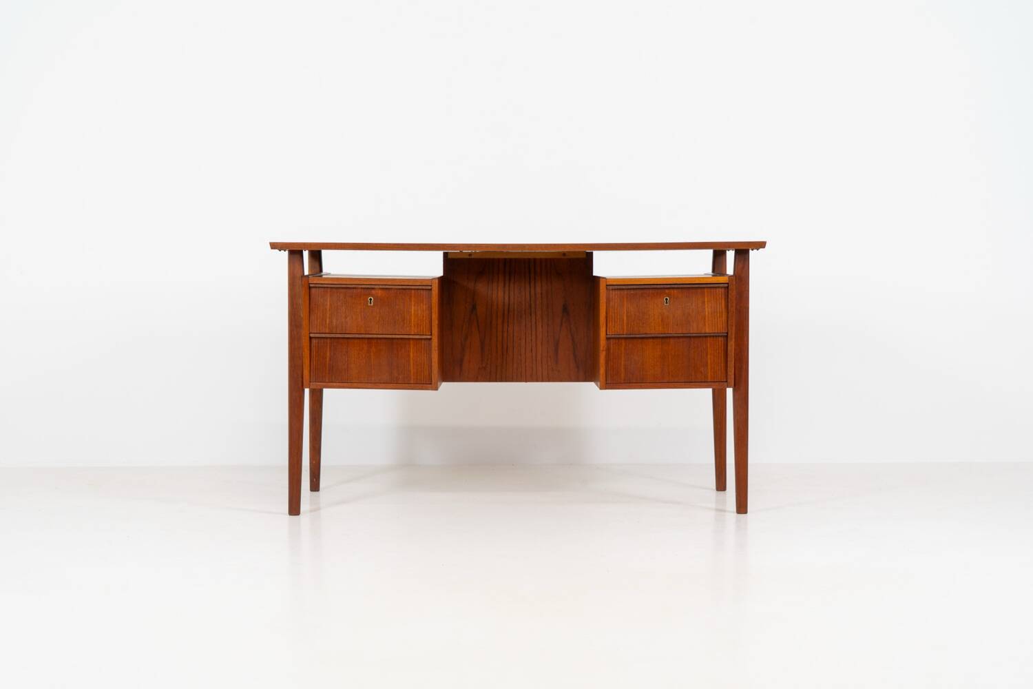 Bureau indépendant de Gunnar Nielsen Tibergaard (Danemark, années 1960).