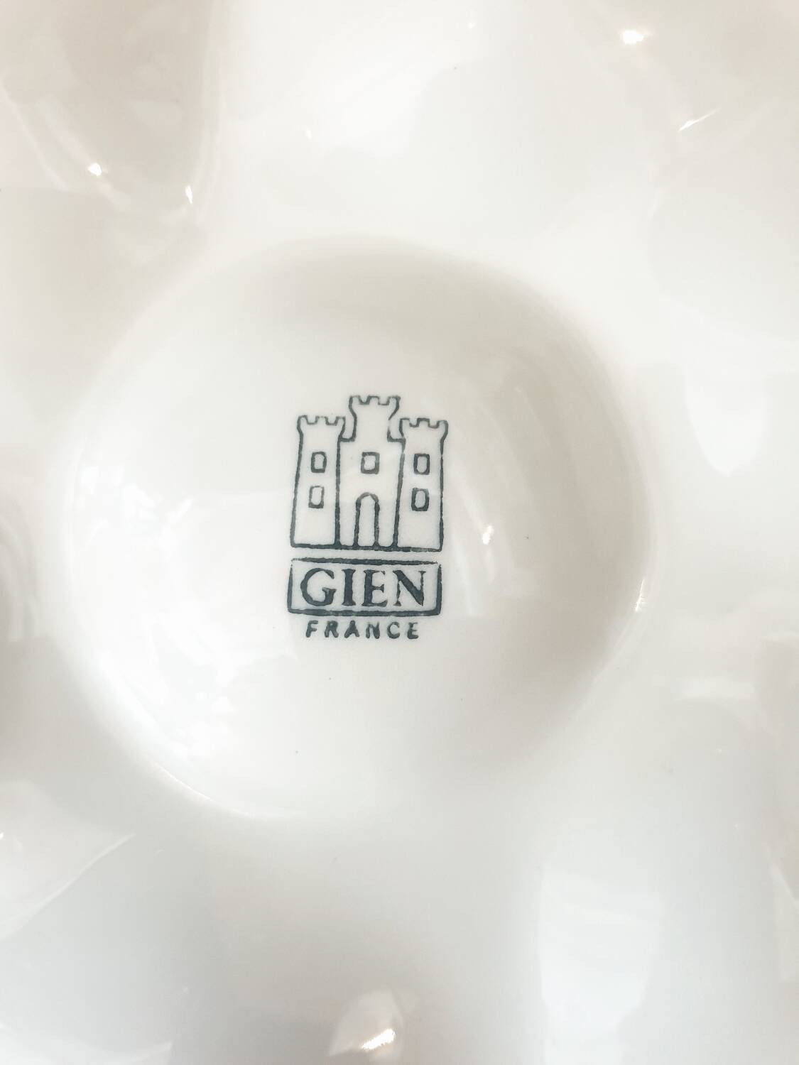 Set of 8 Gien oyster plates