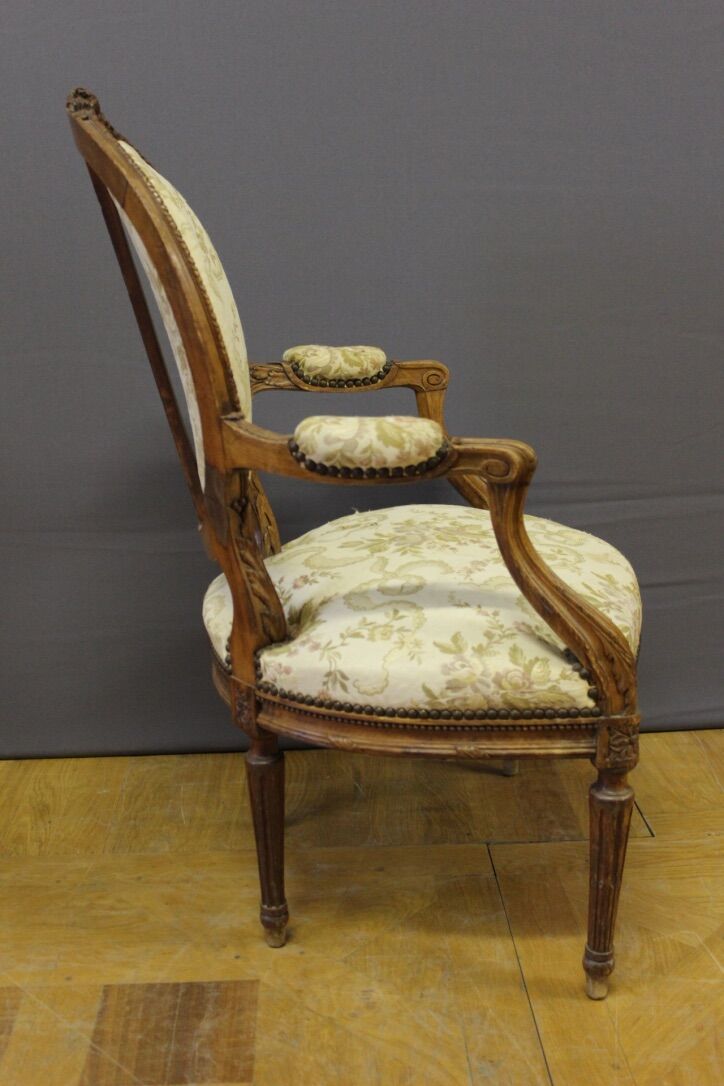Suite de quatre fauteuils Louis XVI
