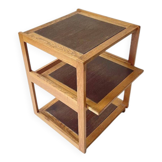 Table cubique en chêne des arts appliqués hongrois du milieu du siècle, années 1960