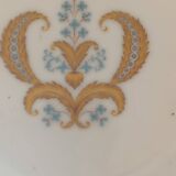 Plat creux Bavaria. Modéle Annabel Blanc , liseré doré. Motif central.