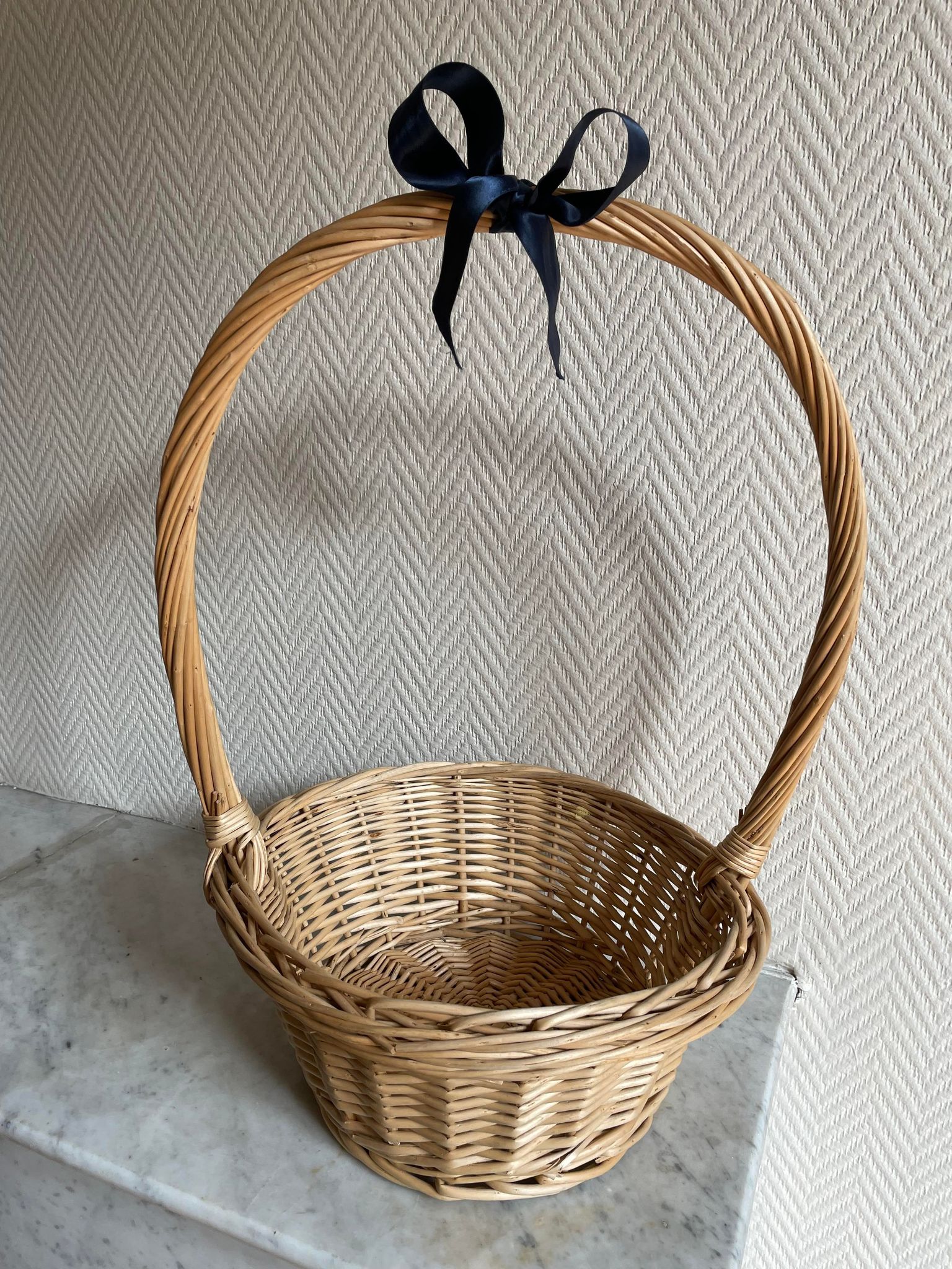 Round beige basket high handle