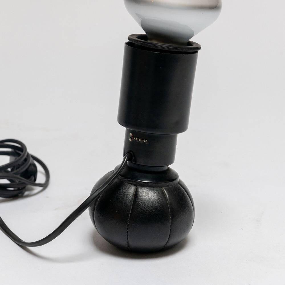 Vintage Italian 600 table lamp by Gino Sarfatti for Arteluce, black body & base