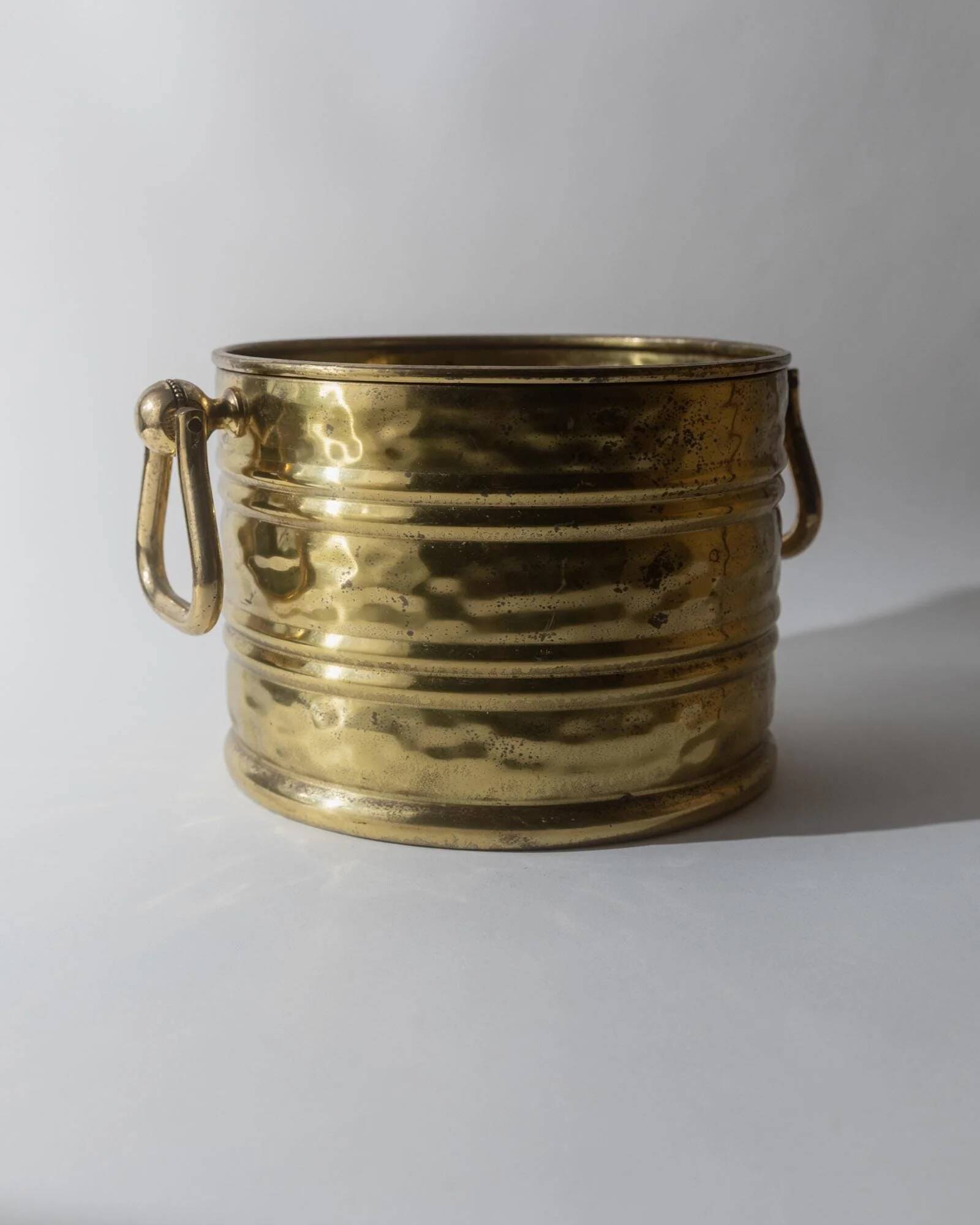 Vintage brass jardinière or wine bucket from the 1970s, large container with double handles.