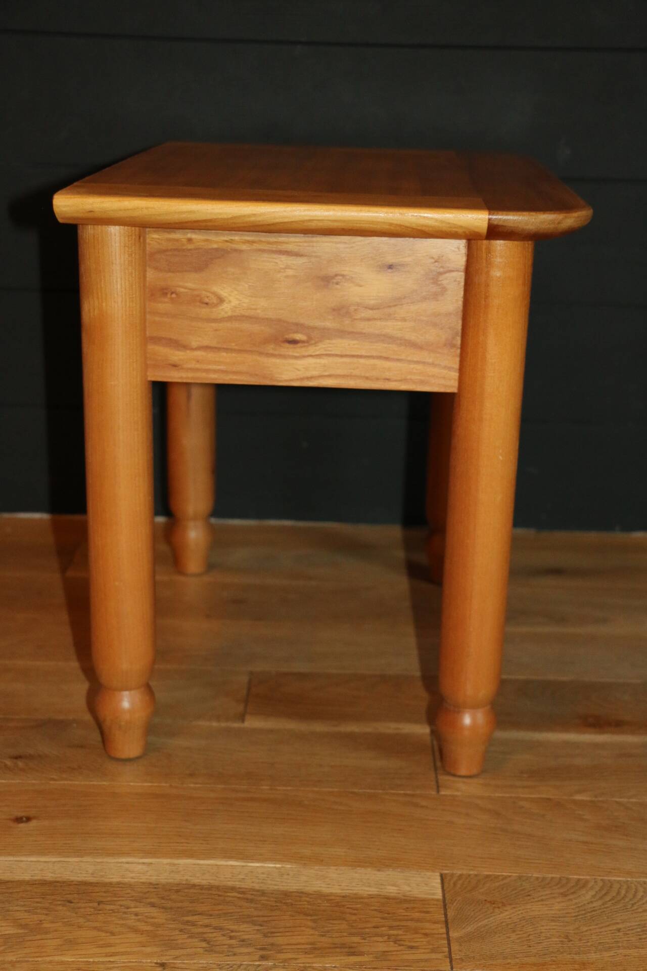 Pair of bedside tables with drawers in solid elm