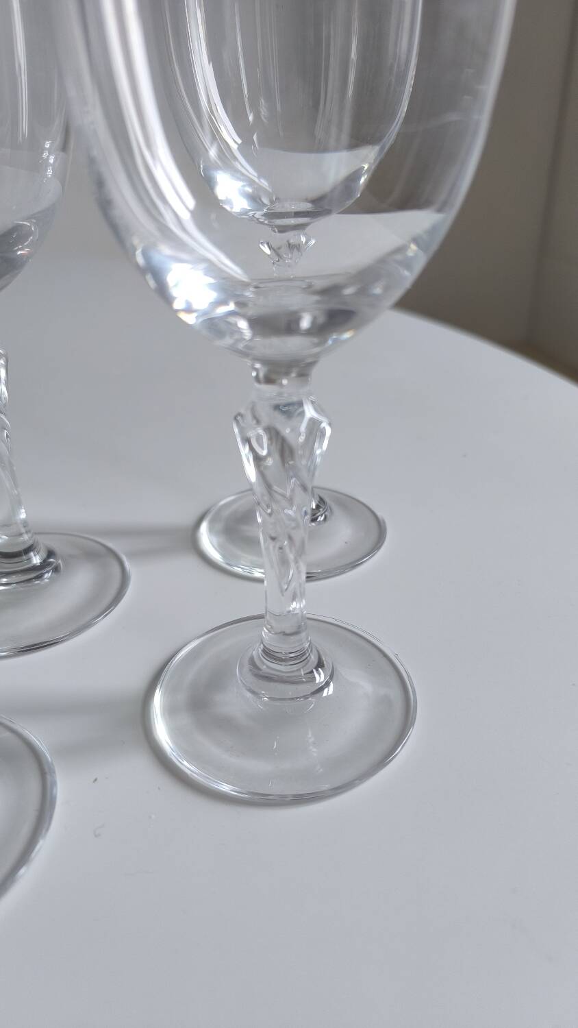 Set of 8 chiseled glass wine glasses