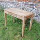 Ancienne table de ferme en bois avec tiroir