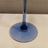 Holmegaard, suite de deux bougeoirs, modèle Cassiopeia en verre bleu saphir.