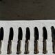 Lot de 11 couteaux anciens en acier inoxydable manches plaqués argent