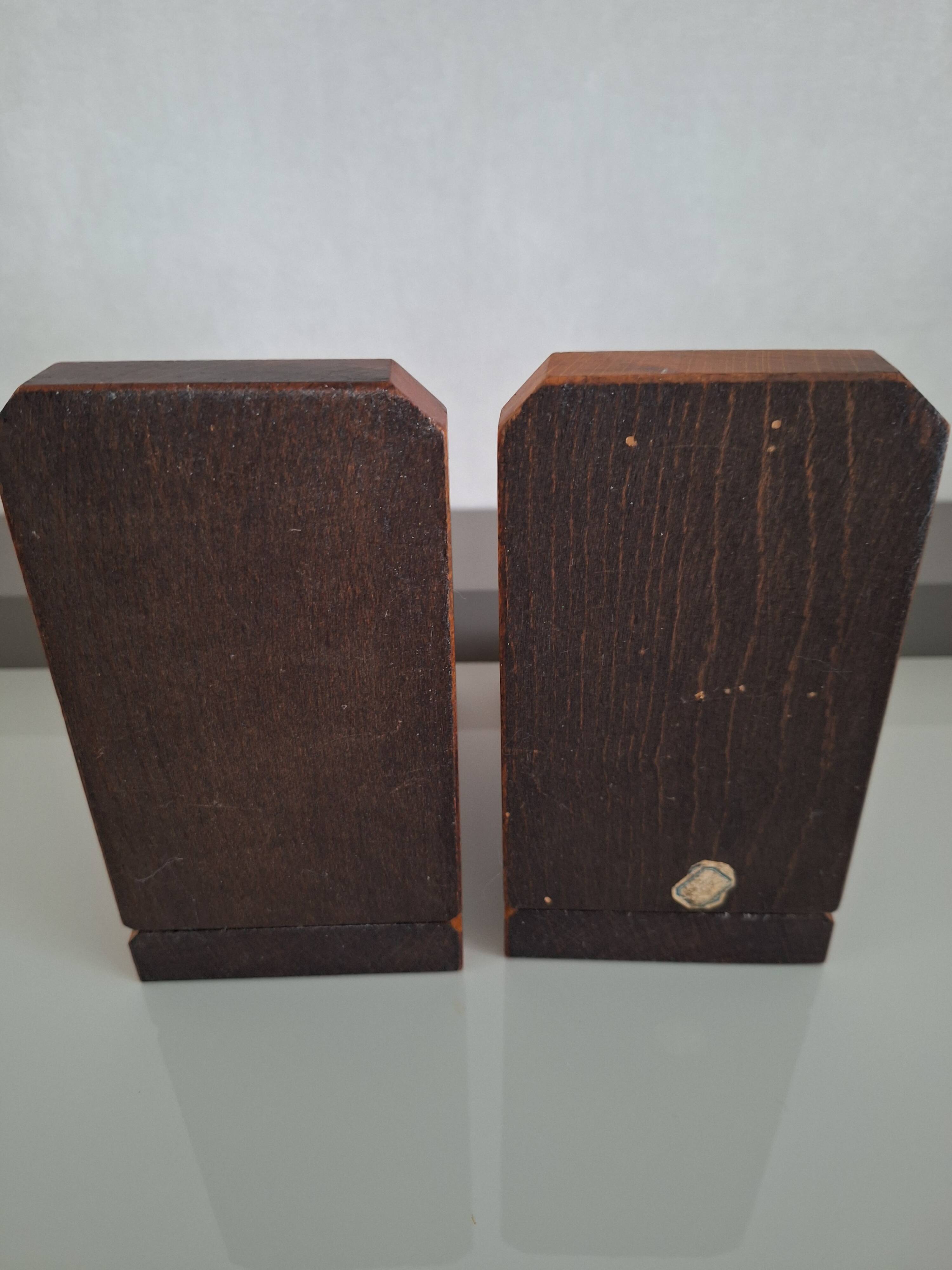 Pair of bookends with wooden dice