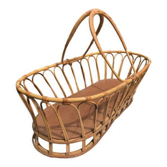 Rattan bassinet