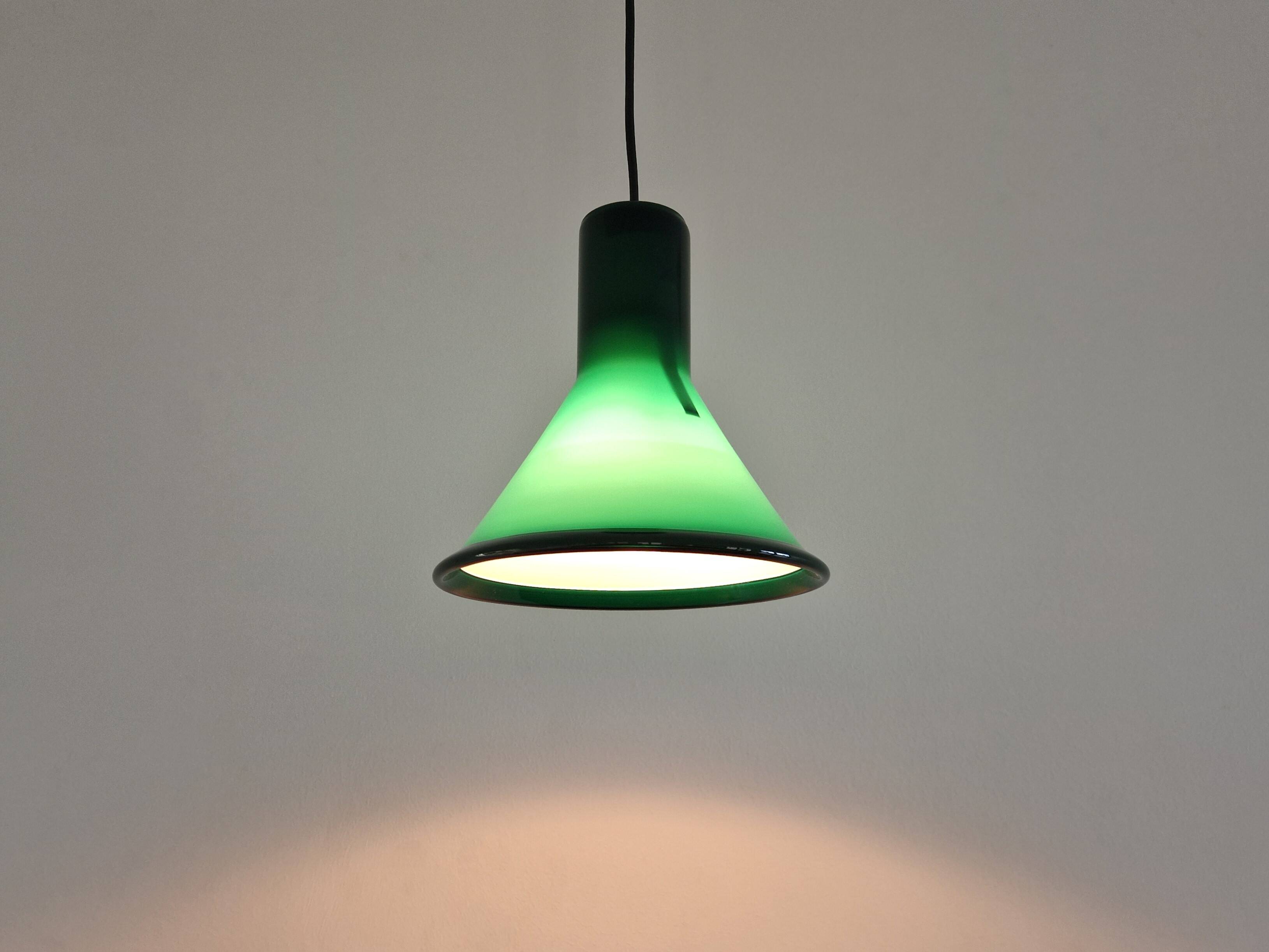 Lampe à suspension Mini P&T en verre vert par Michael Bang pour Holmegaard, Danemark 1970