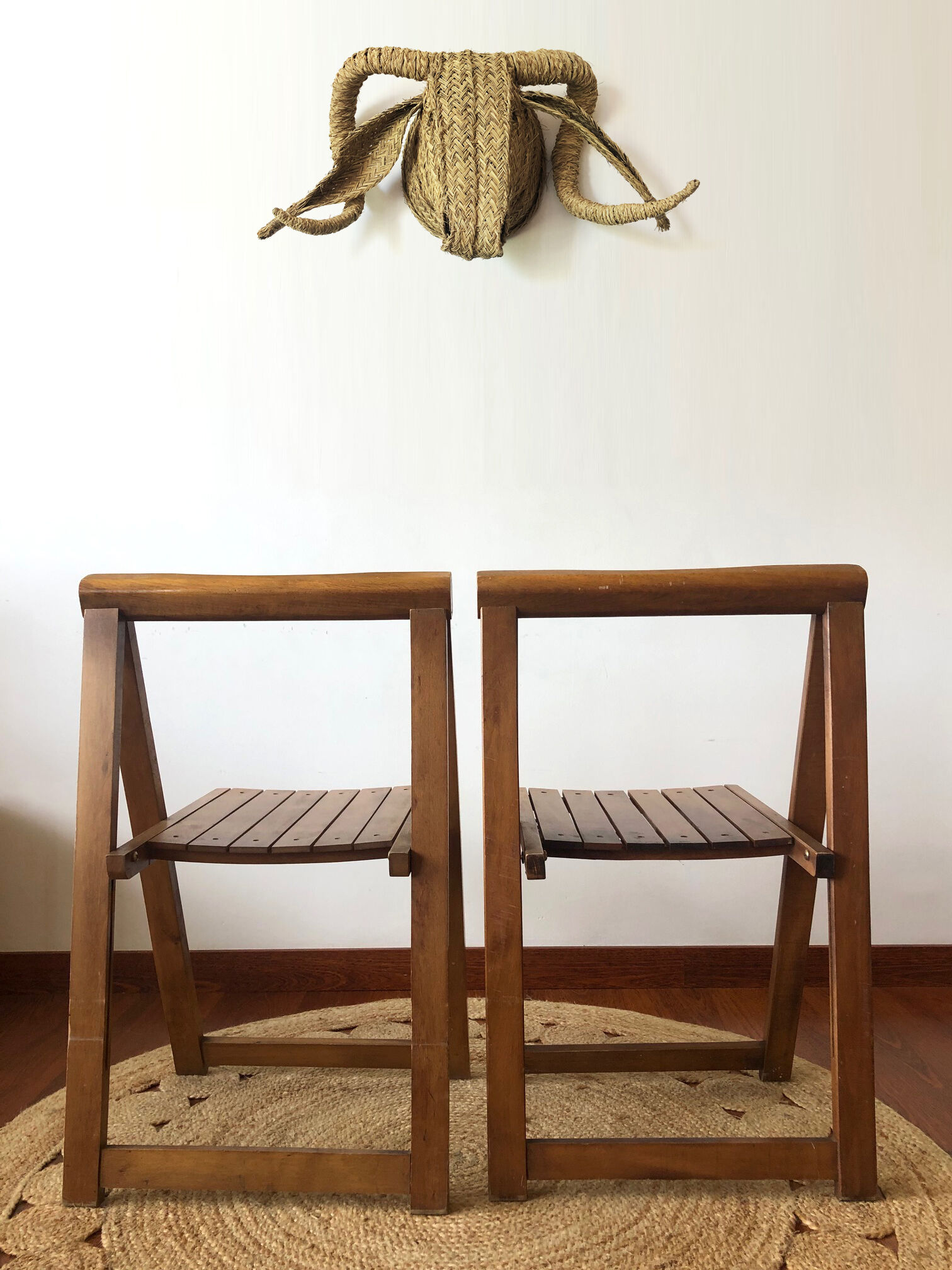 Lot of 2 folding chairs